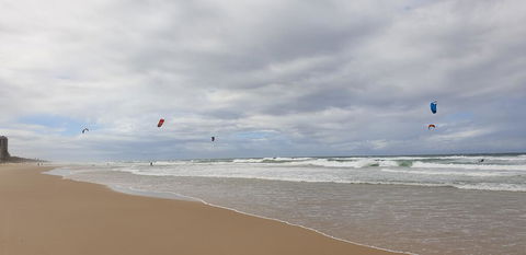 Beachfront Homely APT CBD Sleeps 8 Pool Spa Sauna Tennis AC WiFi - Darwin Holiday 1