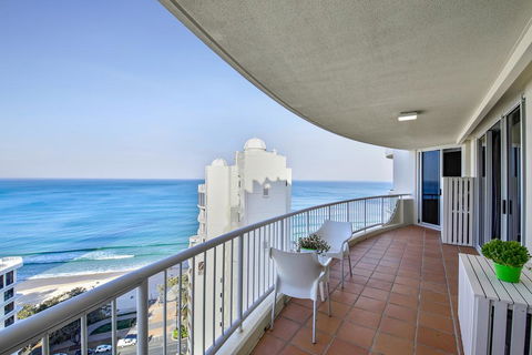 Beachfront Luxury 3 Bedroom In The Heart Of Surfers Paradise - Ocean Views Plus Indoor/outdoor Pool - Darwin Holiday 3