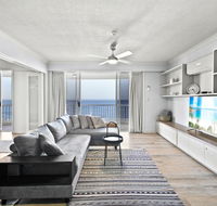 Beachfront Luxury 3 bedroom in the heart of Surfers Paradise - Ocean views plus indoor/outdoor pool - Darwin Holiday