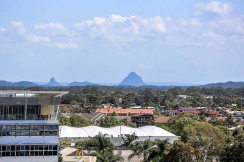 Beachfront Mooloolaba Apartment - Darwin Holiday 2