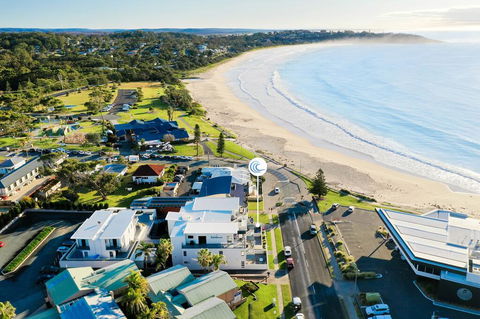 Beachfront One, Mollymook - Darwin Holiday 1