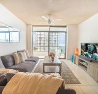 Beachfront Retro Apartment In Surfers Paradise - Darwin Holiday
