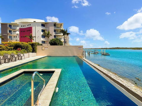Relaxing Escape: Pool, Tennis Court, Garden Terrace & Water Views - Darwin Holiday 0