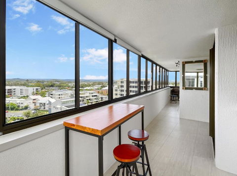 Relaxing Escape: Pool, Tennis Court, Garden Terrace & Water Views - Darwin Holiday 2
