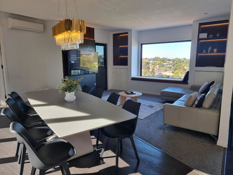 RESIDENTIAL 4 BEDROOM House - Darwin Holiday 0