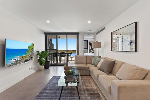 Riverfront 2-Bed With Pool, Sauna, Gym & Views - Darwin Holiday 0