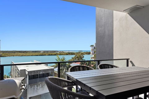 Riverfront 2-Bed With Pool, Sauna, Gym & Views - Darwin Holiday 1