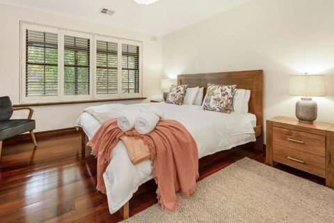 Redgum-Retreat, 4Bdrm Sleeps 8 Wildlife - Darwin Holiday 0