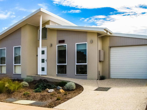 Redwood - Darwin Holiday 0