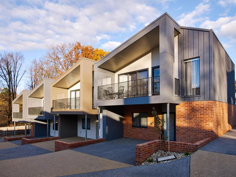 Reed Townhouse - Art House Townhouses - Darwin Holiday 1