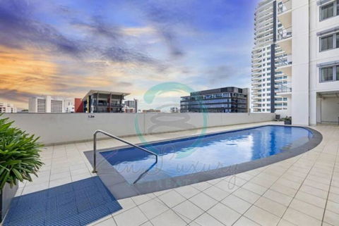 Reef-side Splendour City Vistas - Pool - Workspace - Darwin Holiday 3
