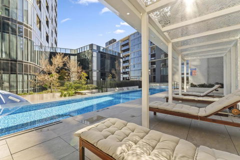 Refined 2-Bed With Luxurious Building Amenities - Darwin Holiday 0