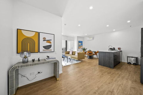 Refined 2-Bed With Luxurious Building Amenities - Darwin Holiday 1