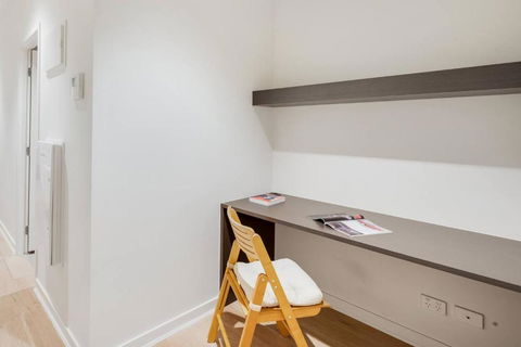 Refined City Pad In Central Melbourne With Pool - Darwin Holiday 2