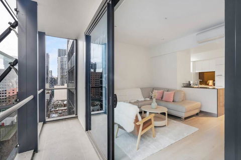 Refined City Pad In Central Melbourne With Pool - Darwin Holiday 1