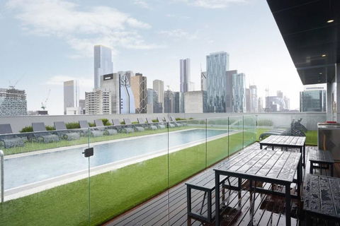 Refined City Pad In Central Melbourne With Pool - Darwin Holiday 3