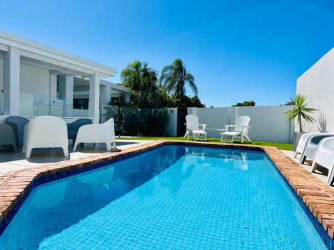 Reflections Broadbeach- Heated Pool! Complete Waterfront Entertainer With Huge Deck, Pool Table And Pontoon - Darwin Holiday 2