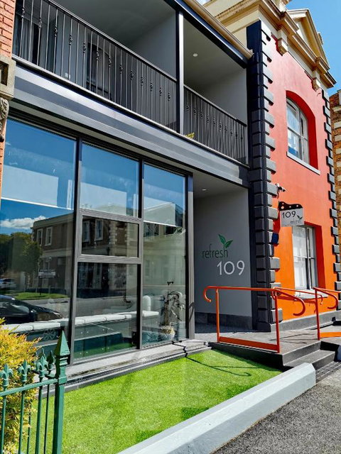 Refresh109 On Cameron - Darwin Holiday 0