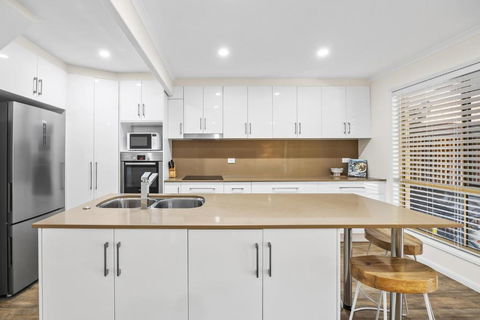 Regency 3 Bedroom Central Town House - Darwin Holiday 1