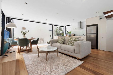 Relaxed Beachside Townhouse - Darwin Holiday 0