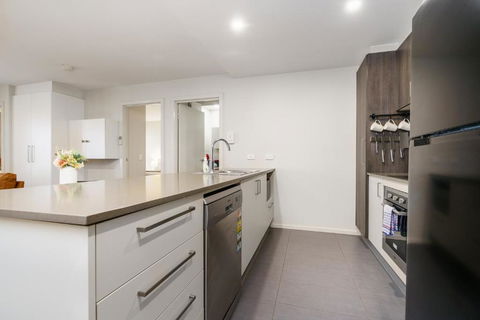 Relaxing 2BR Stay Near South Point Tuggeranong - Darwin Holiday 2