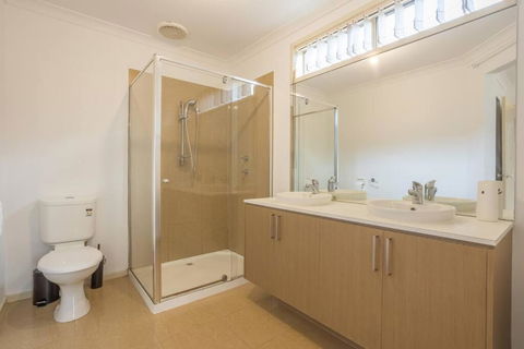 Relaxing Family Home In The Heart Of Tarneit - Darwin Holiday 1