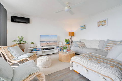 Relaxing Ocean-View Retreat With Pool & Beach Access! - Darwin Holiday 3