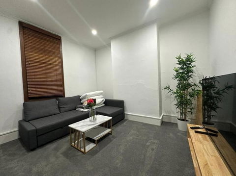 Remarkable 2 Bedroom House At The Centre Of Darlinghurst - Darwin Holiday 0