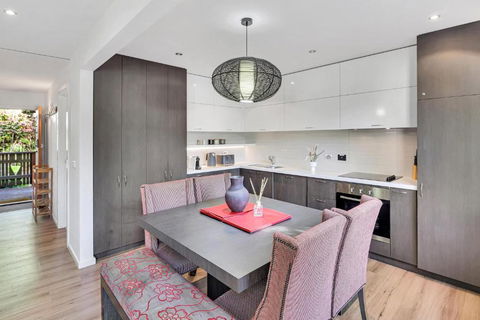 Ren Basera - Darwin Holiday 1