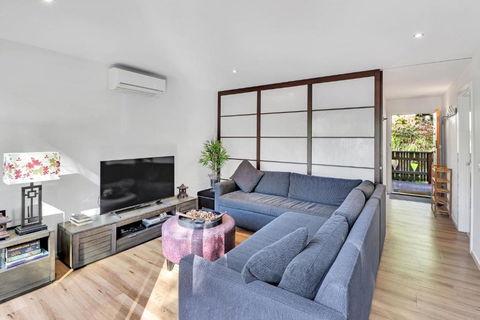 Ren Basera - Darwin Holiday 2