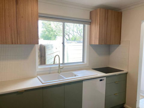 Renovated 2 Bedroom Unit Close To The Main Street - Darwin Holiday 3