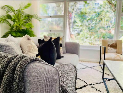 Renovated Charming & Cozy House (Walk To Station) - Darwin Holiday 1