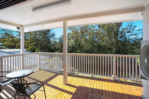 Renovated Coastal Getaway With Water Views - Darwin Holiday 1