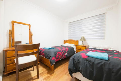 Rent Melbourne - Darwin Holiday 2