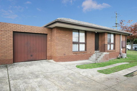 Rent Melbourne - Darwin Holiday 1