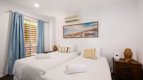 Resort Pool, Tennis, Bbq, Beach - Darwin Holiday 3