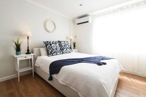 Resort-style Coastal Living With Balcony & Pool - Darwin Holiday 1