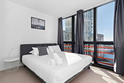 Resort-style Docklands Riverview Stay With Parking - Darwin Holiday 1