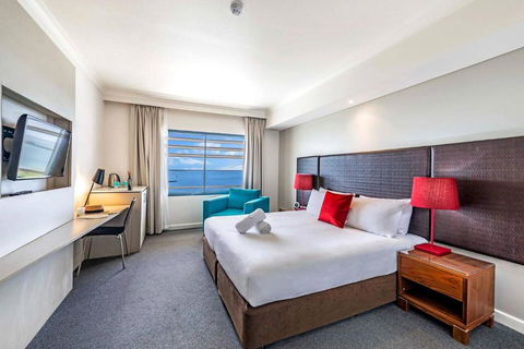 Resort Style King Pad With Sparkling Sea Views - Darwin Holiday 0