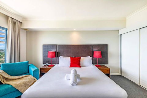 Resort Style King Pad With Sparkling Sea Views - Darwin Holiday 3