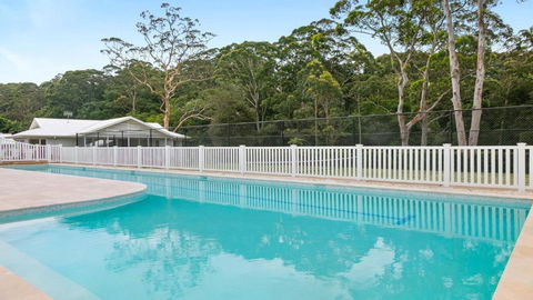 Resort Style Living With Pool, Tennis Court And Beach - Darwin Holiday 1