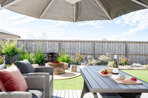 Retreat To The Coast - Sleeps 6 - Darwin Holiday 2