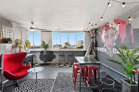 Retro Chic Vibes, Tropical Pool & Prime Location - Darwin Holiday 0