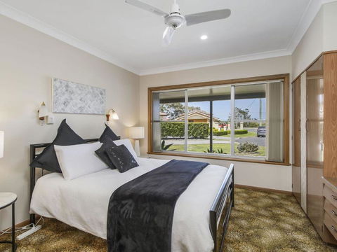 Retro At Riverview - Darwin Holiday 1