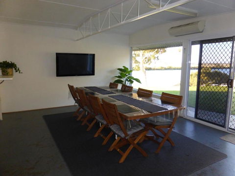 Riverfront Holiday House - Darwin Holiday 1