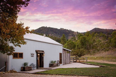 Riverlea Stables- Style And Charm Await You! - Darwin Holiday 0