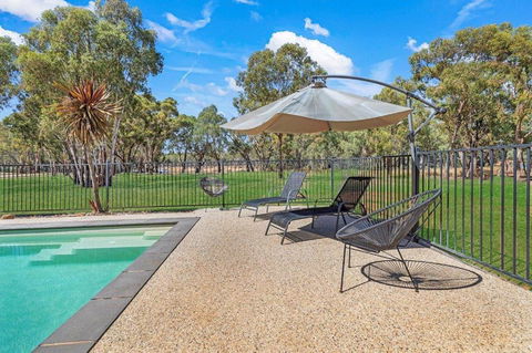 Riverlyne - Riverfront Holiday Home - Darwin Holiday 1