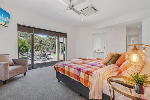Riverlyne - Riverfront Holiday Home - Darwin Holiday 3