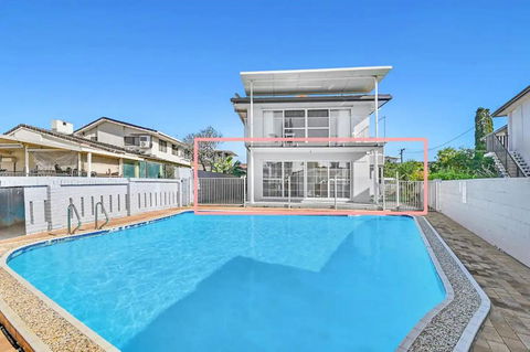 Riverside 3 Bedroom House In Surfers Paradise - Darwin Holiday 0