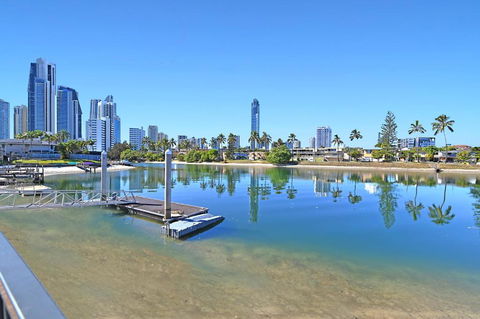 Riverside 4 Bedroom House Unit In Surfers Paradise - Darwin Holiday 1